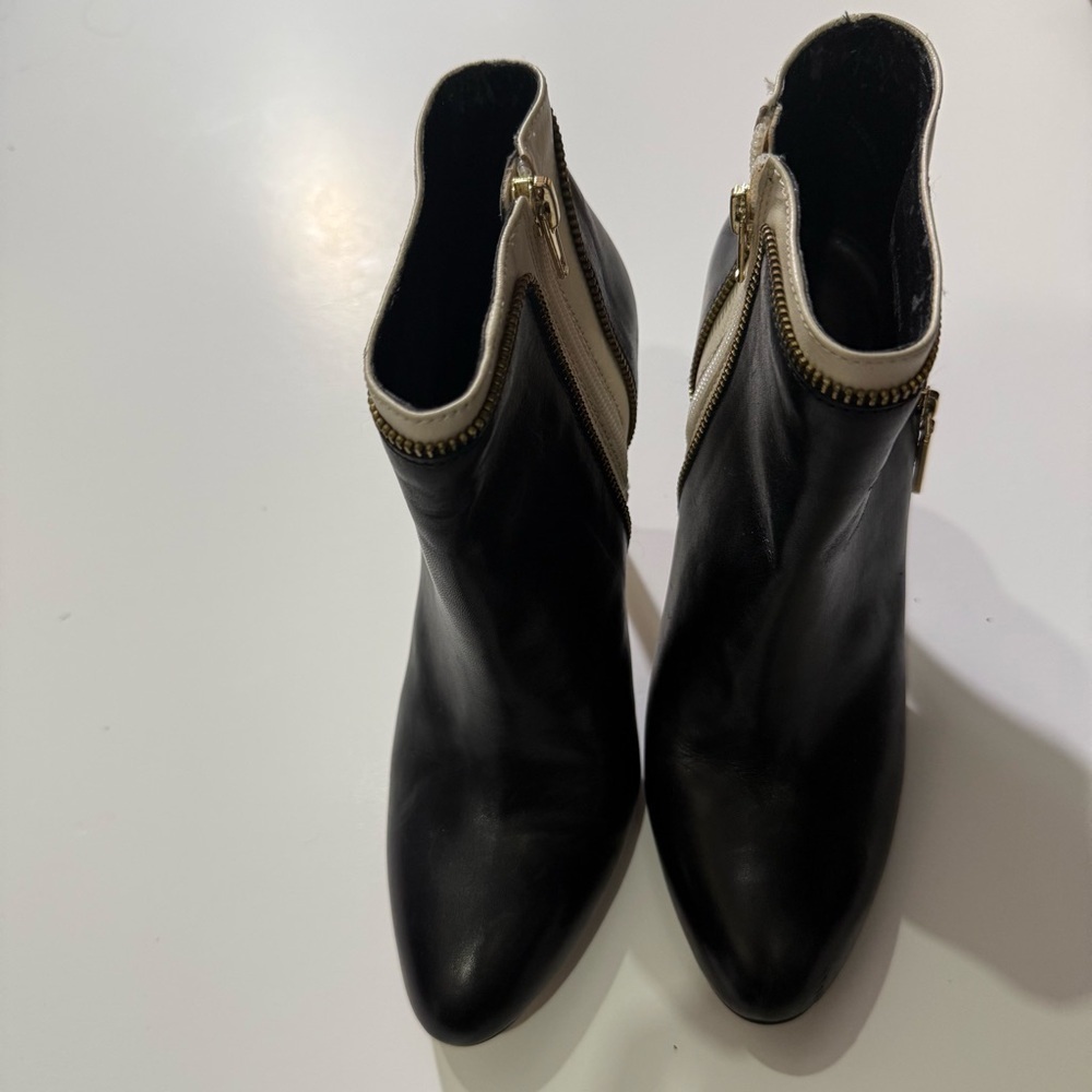 Banana Republic Kamile Leather Ankle Booties in a Black and Cream Size 8 - Picture 4 of 11
